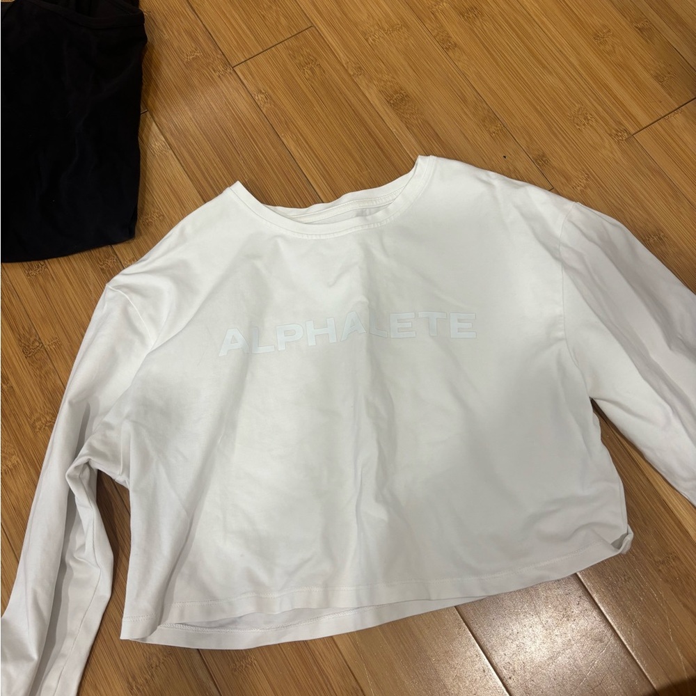 Alphalete White Cropped Long Sleeve Sweatshirt